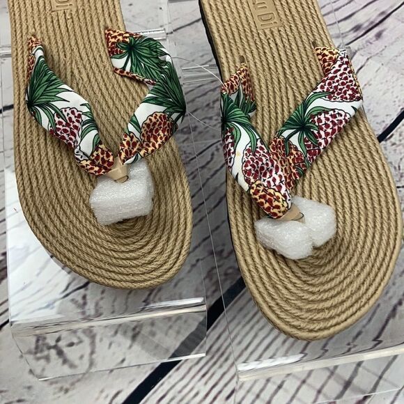 GIRLS Pineapple Sandals - Picture 3 of 4